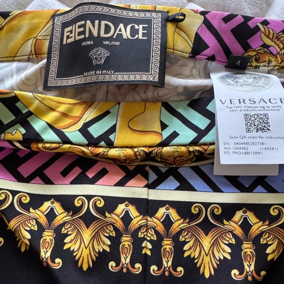 GIanni VERSACE - Picture 3 of 6